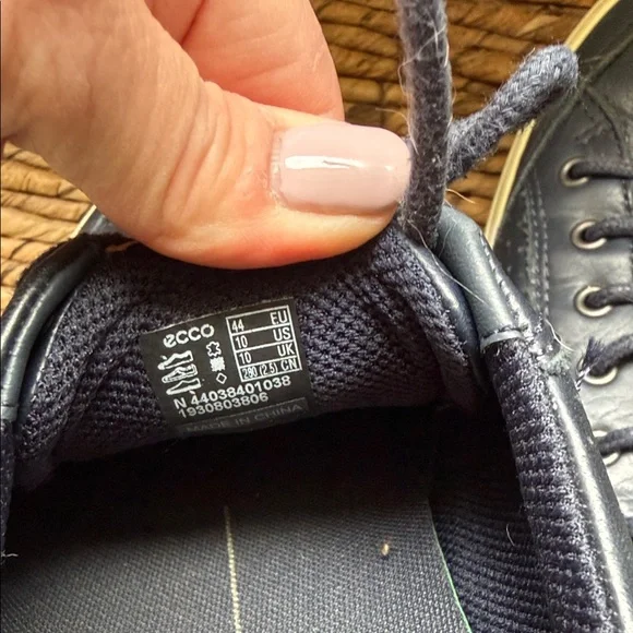 ECCO Men's Navy Leather Sneakers - Picture 6 of 9
